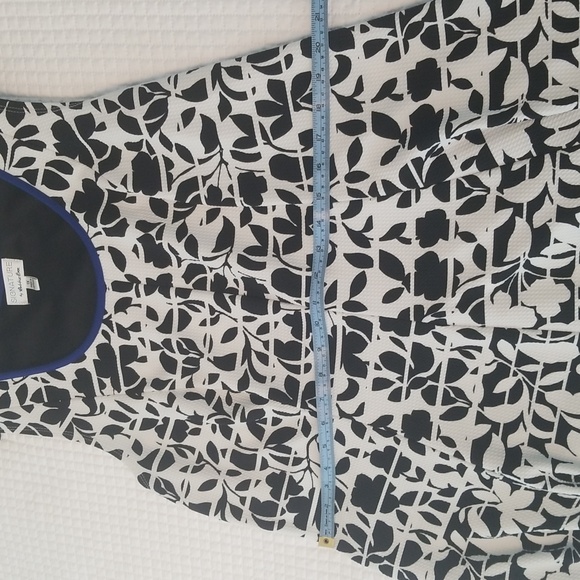 Signature by Robbie Lee Women's dress, Black and White floral pattern, Size 1X - Picture 7 of 7